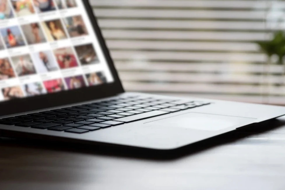 Comment trouver des comptes MYM gratuits en 2025 ?